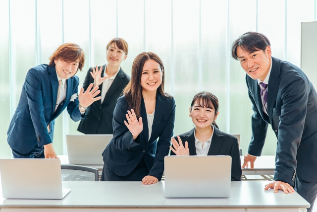 officeにて同僚と写真