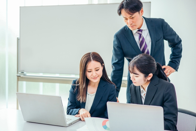 officeにて同僚と