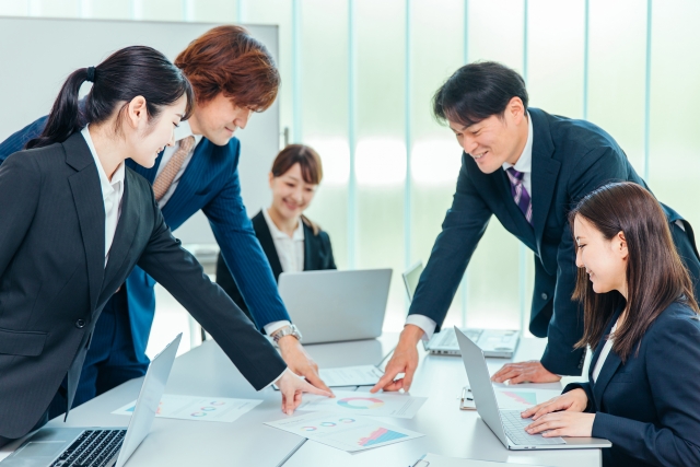 留意、吟味する